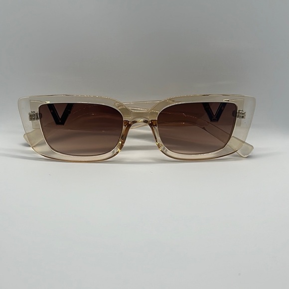 Chic Beige Rectangle Sunglasses with V Detail - Trendy Fashion Shades main image 5